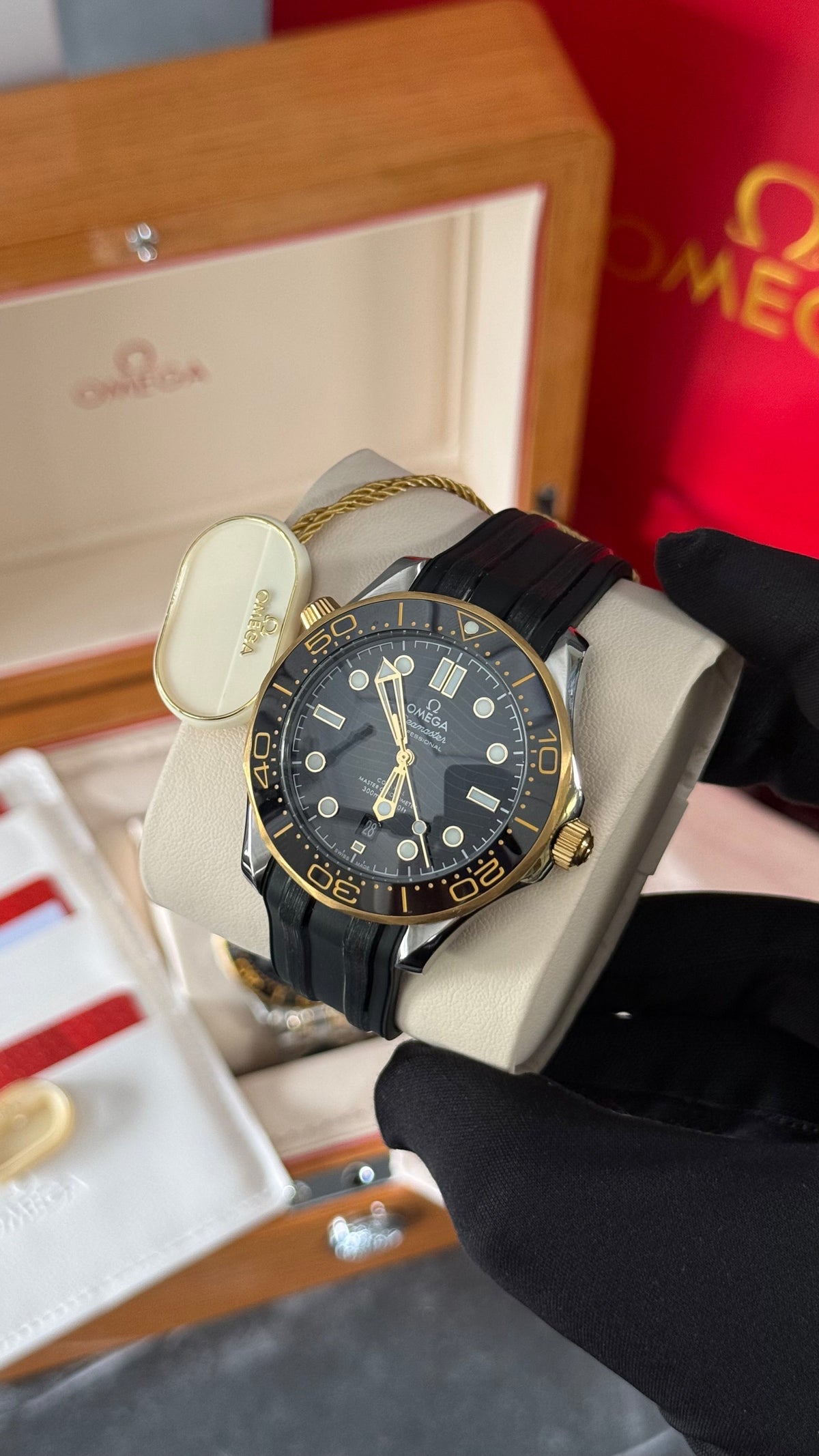 OMG SEAMASTER (FULL BLACK/ORO) CAUCHO