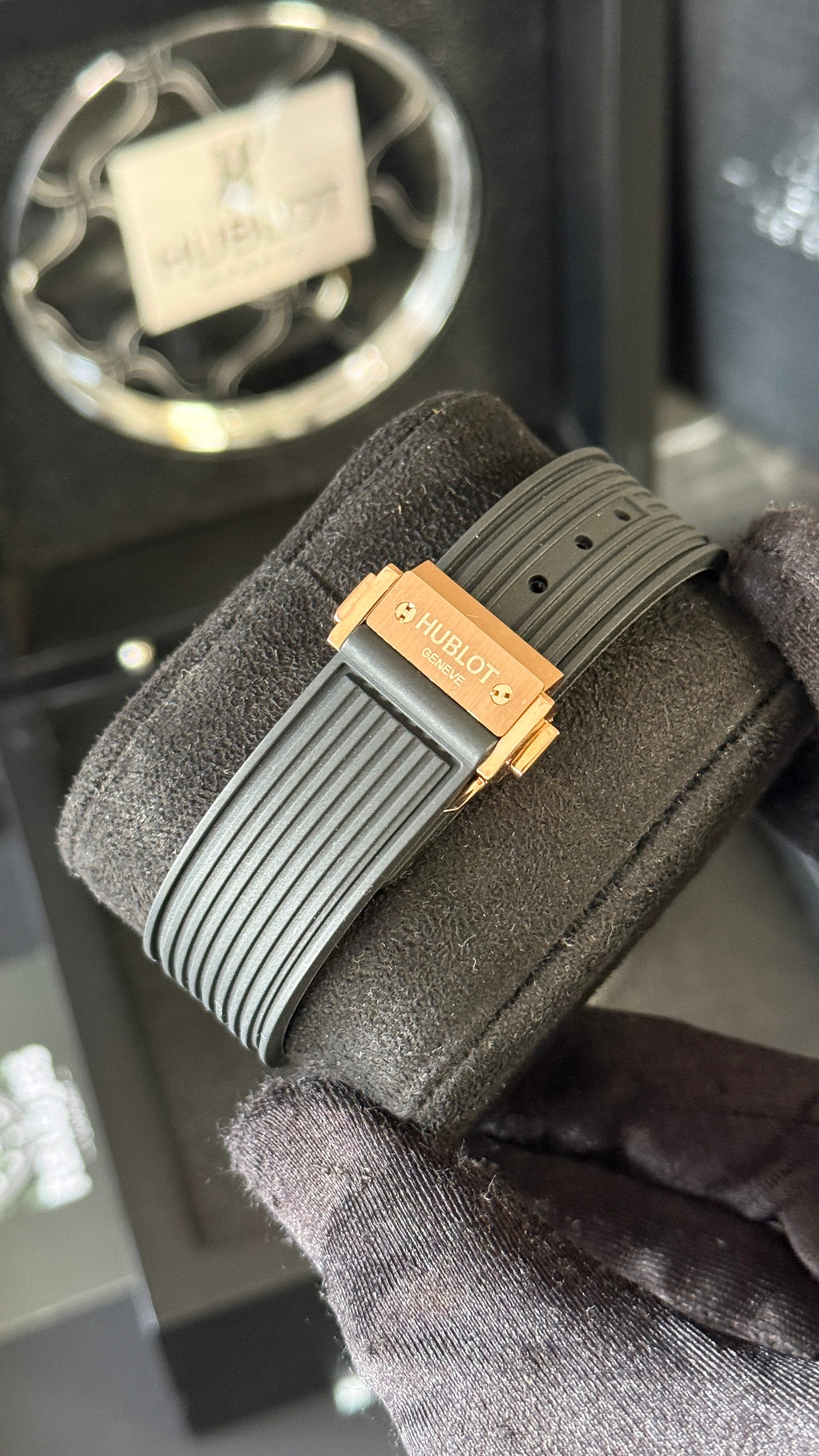 HBLT SENNA (NEGRO/ORO ROSA) BRILLANTES- 33MM