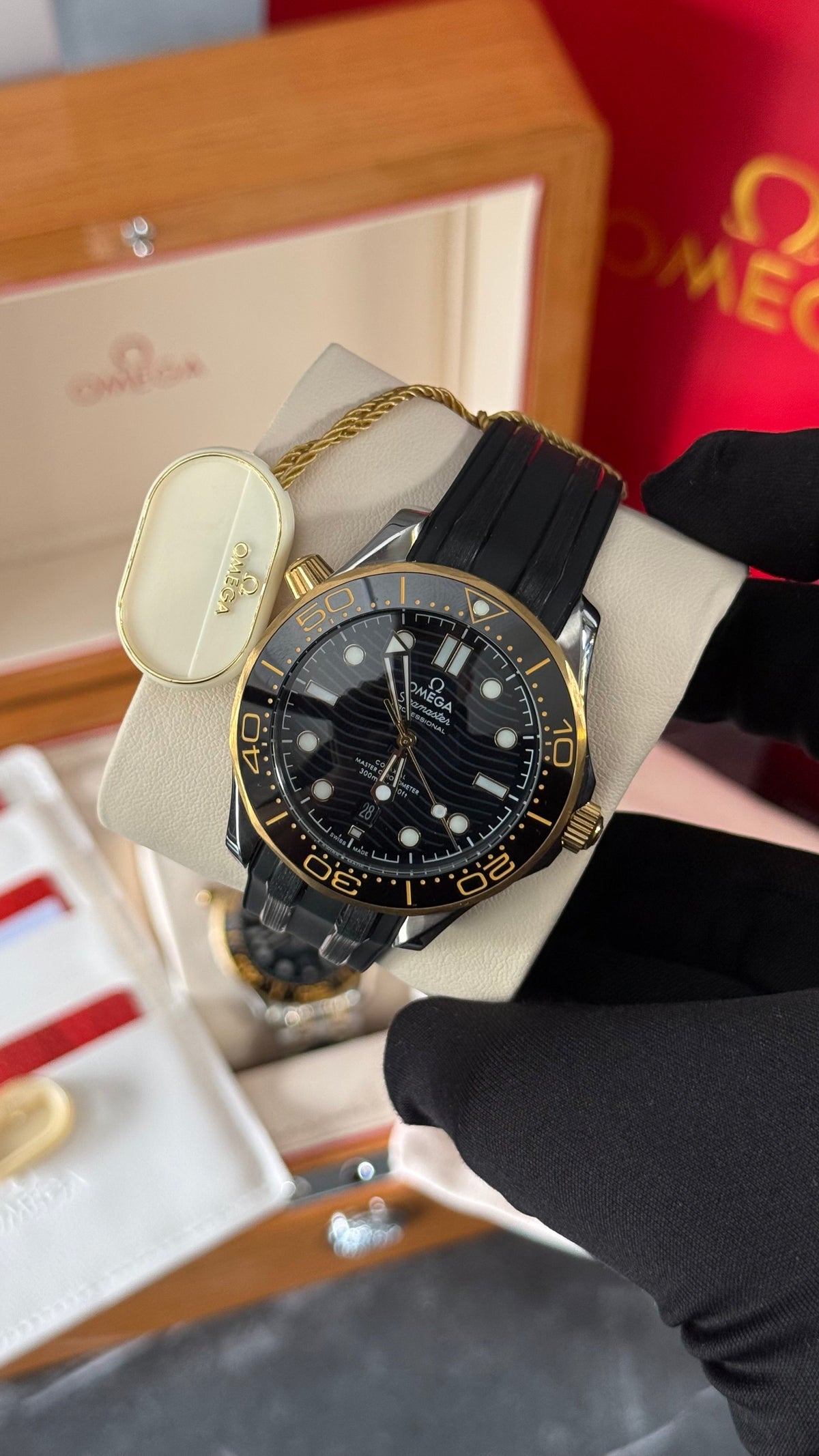 OMG SEAMASTER (FULL BLACK/ORO) CAUCHO