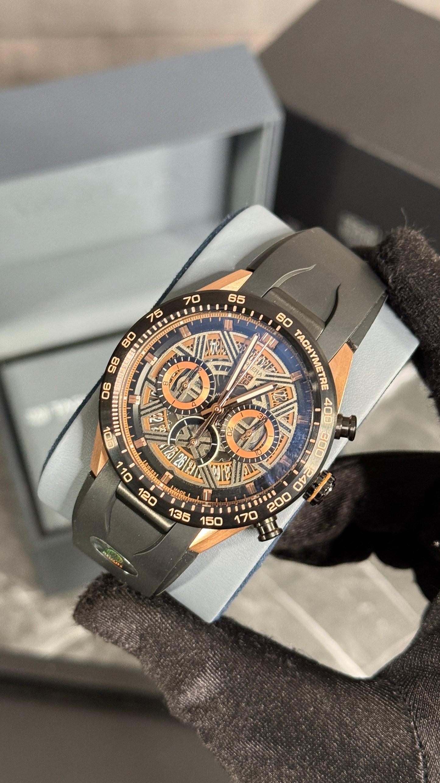 TH CARERRA (NEGRO/BRONCE) CAUCHO